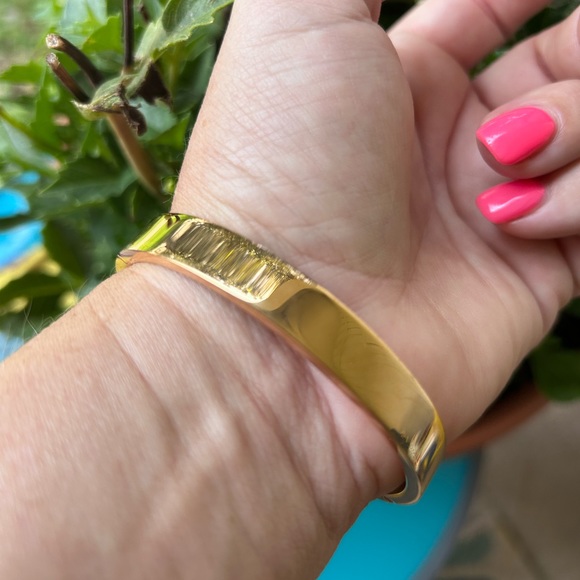 Michael Kors Luxury Bracelet 🔆 Gorgeous Glistening Rhinestones Set this apart - Picture 5 of 9